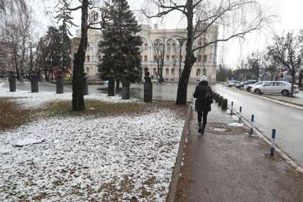 U Banjaluci pada slab snijeg: Zimska služba u pripravnosti