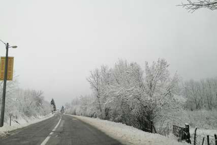 VOZAČI, OPREZ Otežan saobraćaj zbog snijega i poledice