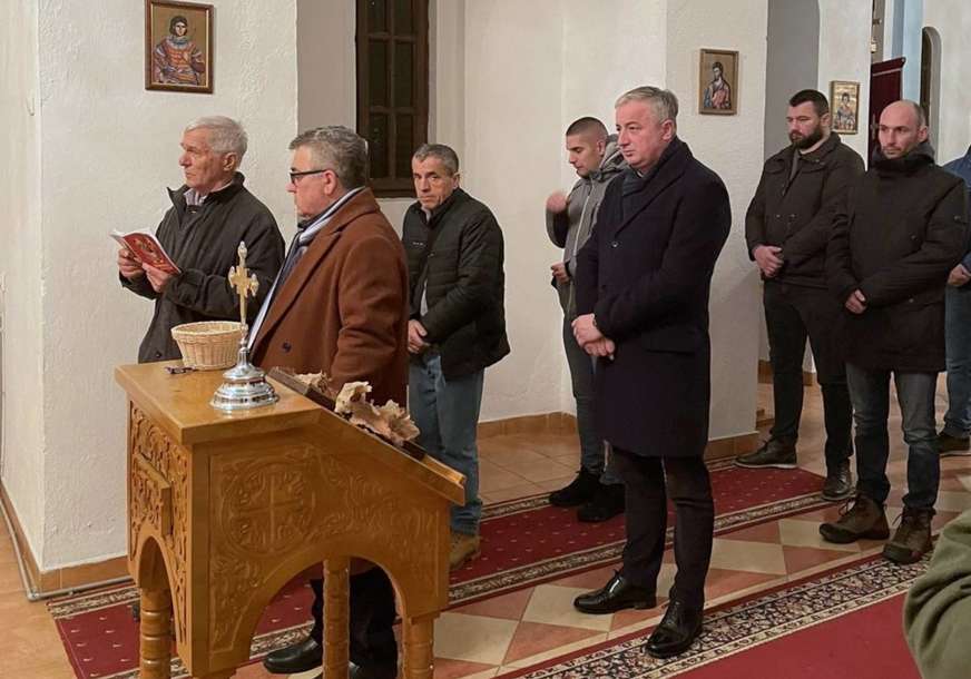 Borenović božićnoj liturgiji prisustvovao u rodnom Sanskom Mostu: Ljubav, mir i briga za bližnjega neka budu misli vodilje
