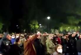 Crnogorci na nogama: Završen skup ispred Vlade, za sutra najavljeno novo okupljanje (VIDEO)