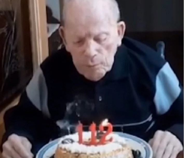 Mnogobrojni potomci plaču za najstarijim čovjekom na svijetu (VIDEO)