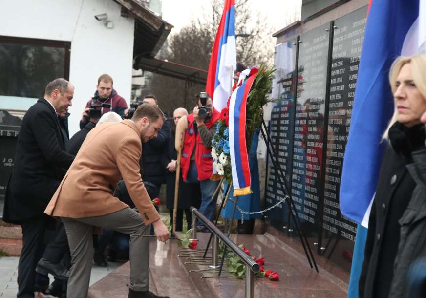 “Obaveza nam je da jačamo i snažimo Srpsku” Stanivuković povodom Dana Republike odao počast poginulim borcima