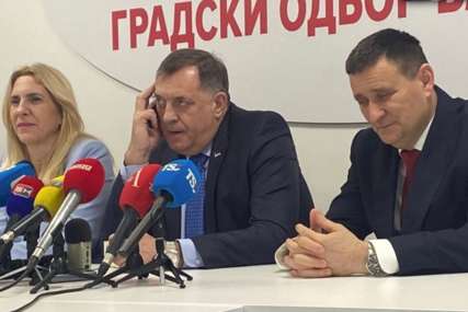 "Jes’ živ, sunce ti..?" Dodik se javio Čoviću i prekinuo pres konferenciju u Banjaluci (VIDEO)