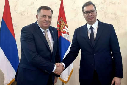 Završen sastanak Dodika i Vučića: Predsjednik Srbije zamolio predstavnike Srpske da se vrate u institucije BiH (VIDEO, FOTO)