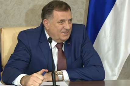 "Ne znam tačno, zatekli ste me!" Novinarka pitala Dodika kolika mu je plata, ovako je odgovorio (VIDEO)