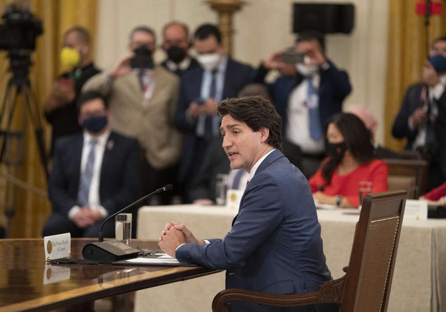 TRUDO U SAMOIZOLACIJI PET DANA Premijer kanade ponovo bio u društvu osobe zaražene koronom