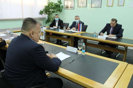 Puna podrška lokalnim projektima: Epilog sastanka Dodika i njegovih saradnika sa predstavnicima gradske vlasti u Gradiški (FOTO)