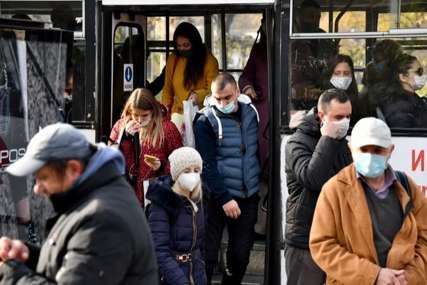 Haos u gradskom prevozu: Djevojka bez maske glasno pričala telefonom, zdravstvenoj radnici PAO MRAK NA OČI