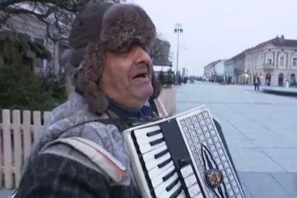 "To mu je sve u životu" Stanoje je ulični svirač koji je ostao bez harmonike (FOTO)