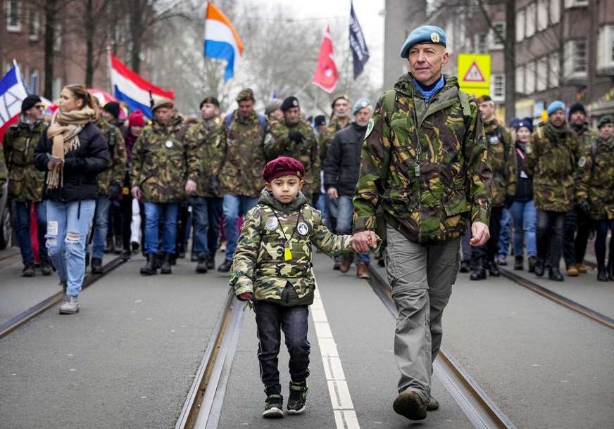 Holanđani nezadovoljni kovid mjerama: Hiljade ljudi danas u demonstracijama na ulicama Amsterdama (FOTO)