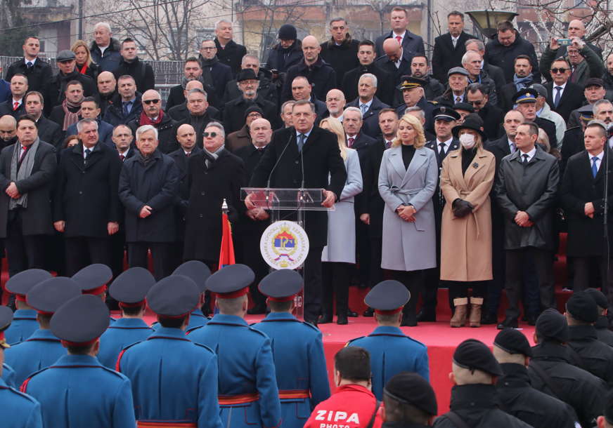 "Želja mi je da ova aktivnost postane tradicija" Dodik ponosan na Dan Republike i na to šta taj dan predstavlja (FOTO)