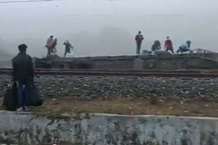 Užas na pruzi: Tri osobe poginule u željezničkoj nesreći (VIDEO)