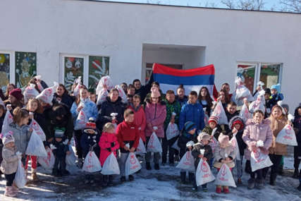 Akcija koja traje duže od 10 godina: Djeca iz Srpske poklonila paketiće mališanima sa Kosova (FOTO)