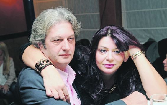 (FOTO) PRAZNIČNA EUFORIJA Milomir Marić i Vesna Radusinović preuredili luksuzni salonac, sve je kao iz bajke