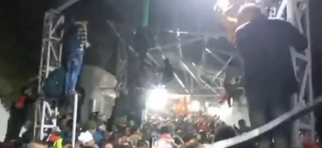 Krvavi pir za Novu godinu: Najmanje 12 osoba poginulo u stampedu kod svetilišta (FOTO, VIDEO)