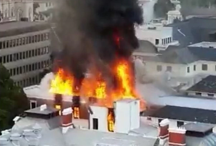 Požar u zgradi parlamenta u Kejptaunu pod kontrolom: Osumnjičeni za izazivanje požara sutra će biti izveden pred sud