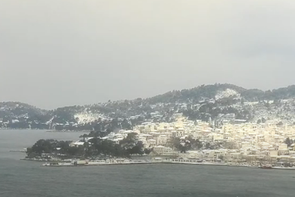 ZABIJELILA SE GRČKA Pod snijegom danas osvanule i planine i ostrva, u pojedinim dijelovima zemlje zatvorene škole (VIDEO)