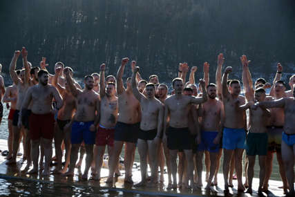 ZLATNIK STEFANU IZ BIJELJINE U jezeru kod Lopara među 62 plivača za Časni krst i jedna žena (FOTO)