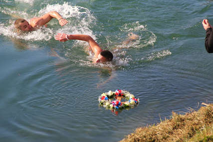 LOŠE VREMENSKE PRILIKE Otkazano bogojavljensko plivanje u Istočnoj Ilidži zbog najavljenih padavina