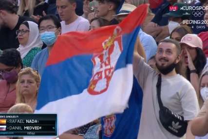 NEREALNA SCENA Srpske zastave non stop u prenosu finala AO (FOTO)