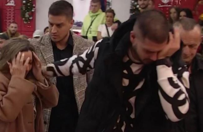 Jedna stvar je preteška za gledanje: Majka i sin se poljubili prvi put poslije četiri godine (FOTO)