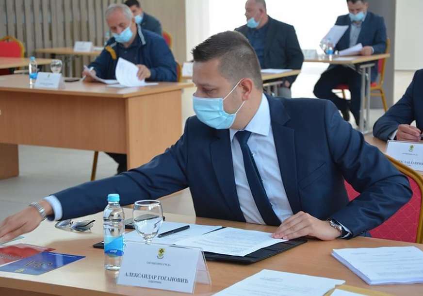 "Mladi ljudi govore jasnim jezikom" Goganović poručio da Salatić vrijeđa mlade, a njegov šef izdaje Srpsku