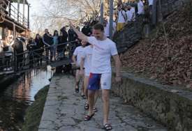 STANIVUKOVIĆU SE OSTVARILA ŽELJA Tri puta se prijavljivao za plivanje za Časni krst, danas bio među 33 hrabra Banjalučana (FOTO,VIDEO)