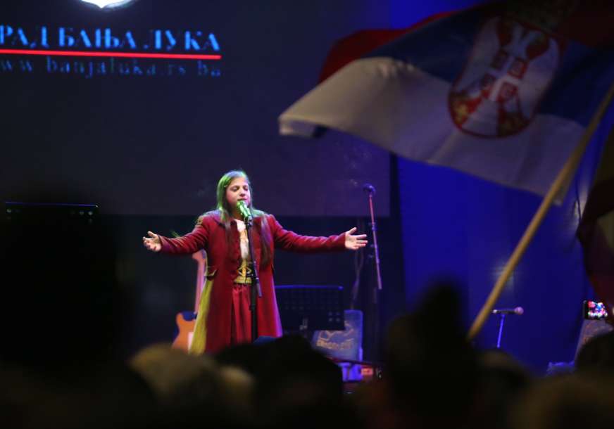 Djevojčica raskošnog glasa i talenta oduševila Banjaluku: Pavlina sa Kosova rasplakala mnoge (VIDEO, FOTO)
