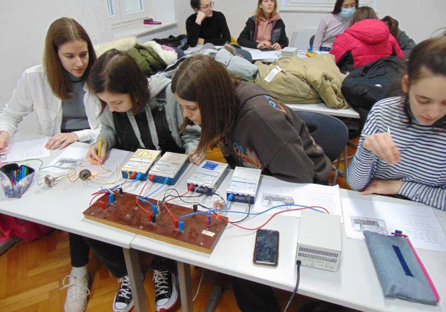 Nauka ujedinila Srpsku i Srbiju: Zimska škola fizike okupila 70 učenika (FOTO)