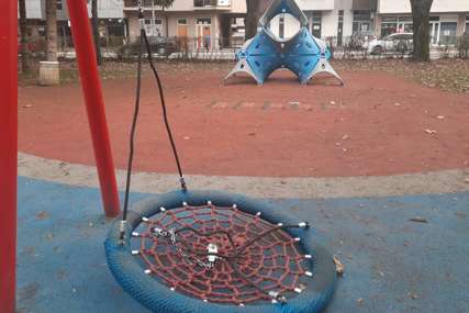 Pokidana sprava na dječjem igralištu u Novoj varoši: Mještani ogorčeni vandalizmom (FOTO)