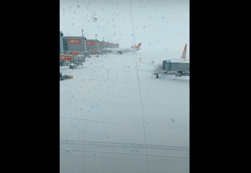 Nema letova zbog mećave: Aerodrom u Istanbulu zatvoren zbog snijega (VIDEO)
