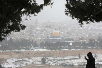 IZUZETNO RIJETKA POJAVA Jerusalim tokom noći pogodila snježna oluja (VIDEO)