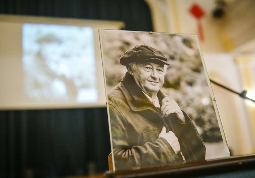 "Bio je voljen profesor, jer je bio neobičan i svoj" Održana komemoracija književniku Levajcu (FOTO)