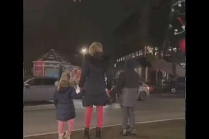 "Nemojte djecu pogrešno vaspitavati, to je skupa i bolna škola" Majka sa dvoje male djece pretrčavala ulicu i šokirala prolaznike (VIDEO)