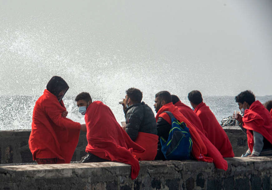 MEĐU BRODOLOMNICIMA I BEBA Na moru spaseno više od 300 migranata