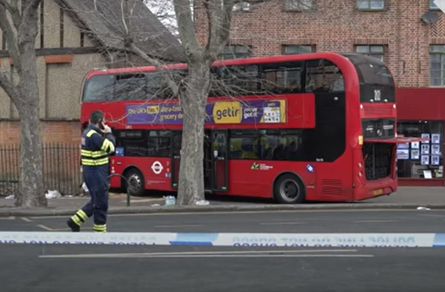 "DJECA SU PLAKALA" Autobus pun putnika se zabio u prodavnicu u Londonu, najmanje 19 povrijeđenih (VIDEO)