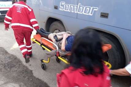 Automobil udario ženu po nogama: Incident na protestu u Preljini