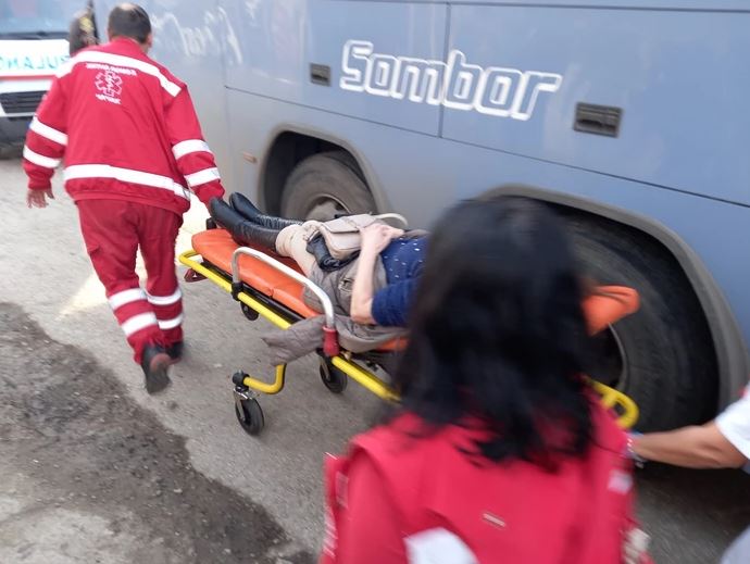 Automobil udario ženu po nogama: Incident na protestu u Preljini