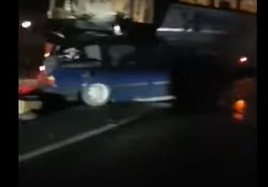 TRAGEDIJA KOD OLOVA Muškarac stradao u stravičnoj nesreći, automobil smrskan nakon sudara s autobusom (VIDEO, FOTO)