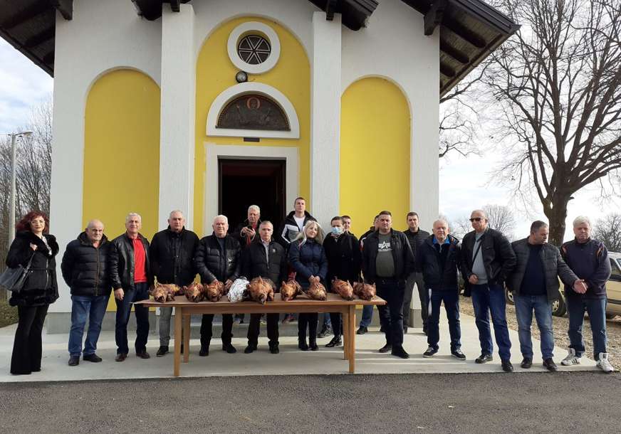 POKAZALI VELIKU HUMANOST Mještani obezbijedili pečenice socijalno ugroženima