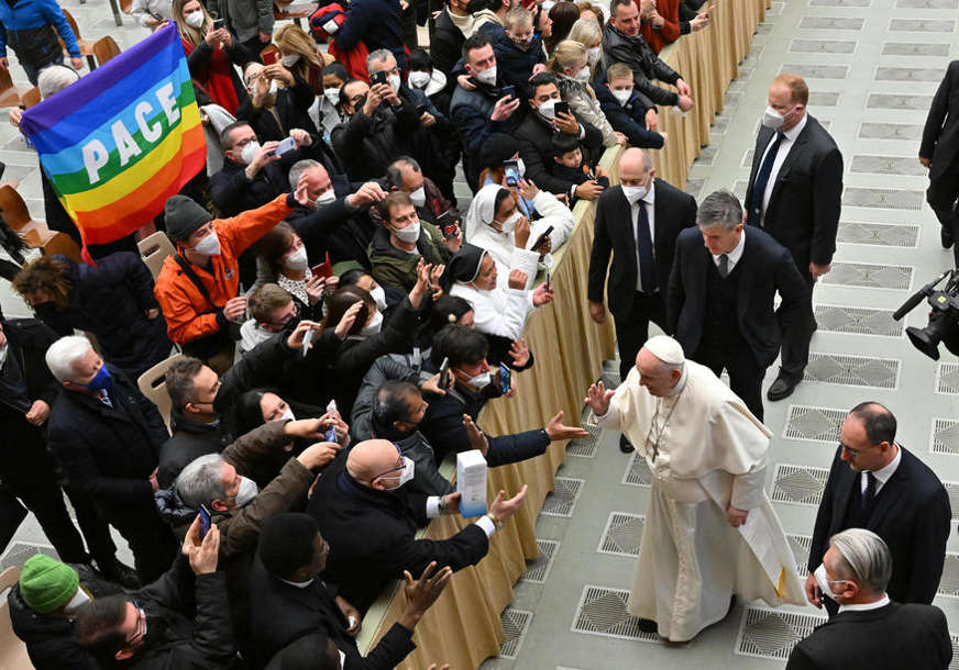 Papa Franjo uputio snažnu poruku roditeljima “Ne osuđivati gej djecu, već ih treba podržati”