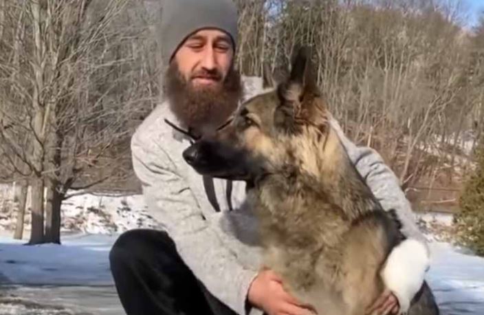 "Moj anđeo čuvar" Pas odveo policiju do povrijeđenog vlasnika i spasio ga (VIDEO)