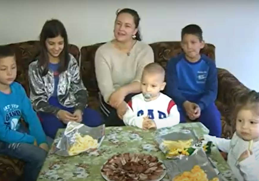 "Mi smo srećni!" Osmočlana porodica Krajišnik puna dječijih osmijeha i igre (VIDEO)