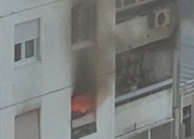 GORJELA VELIKA KOLIČINA SMEĆA Jedna osoba evakuisana iz požara u stanu na 11 spratu (FOTO)