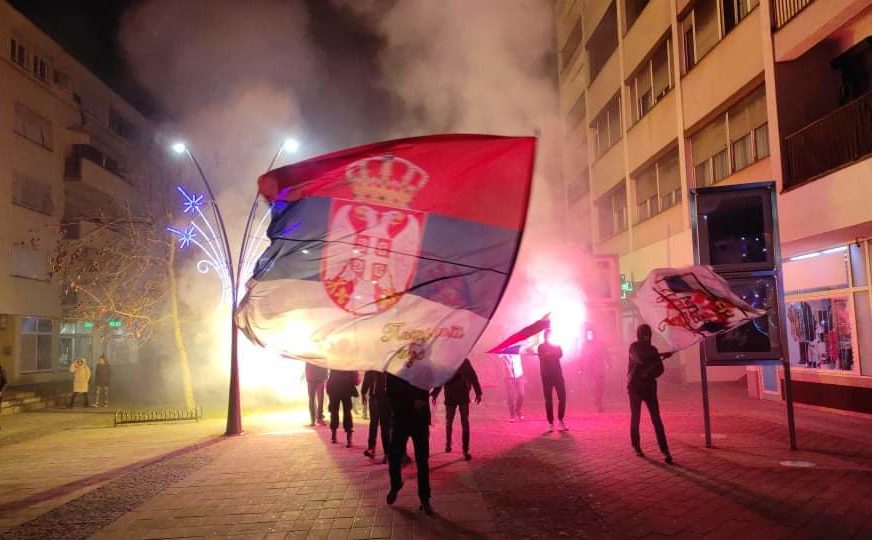 PATRIOTA POKLONIO PIROTEHNIKU Prijedorčani proslavili Dan Republike Srpske uz veliki vatromet i bakljadu (VIDEO, FOTO)