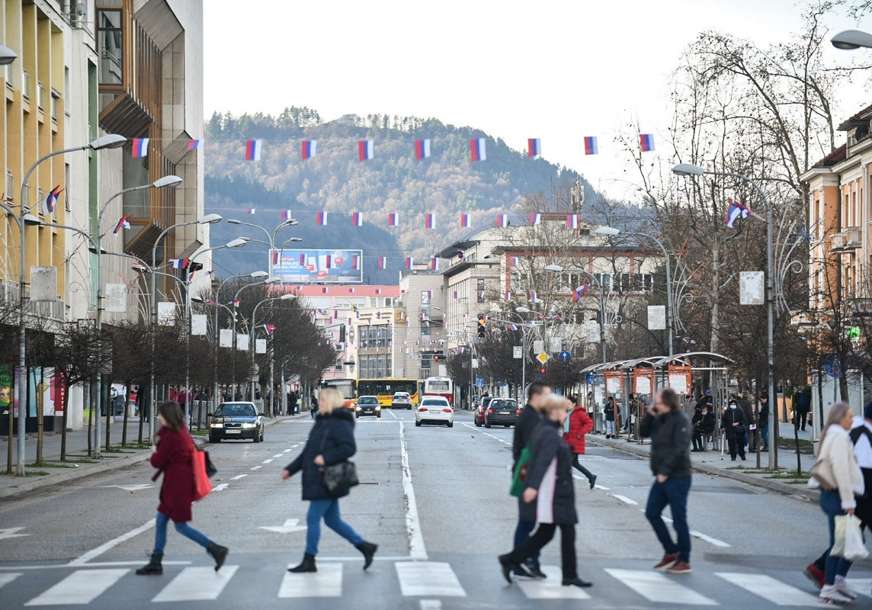 Banjaluka se sprema za Dan Republike: Hiljadu zastava vijori se ulicama grada (FOTO)