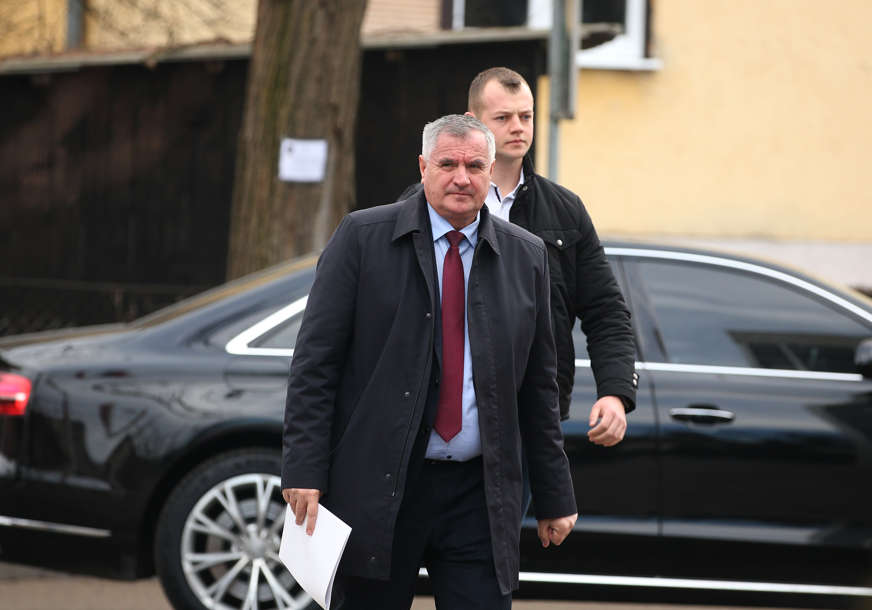 "NEMA LUKSUZIRANJA" Višković ističe da je obustavio nabavku vozila za pojedina ministarstva