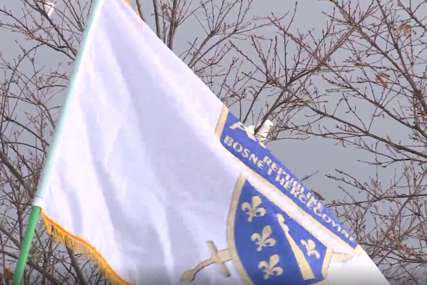 Vozači dobili prekršajne naloge: Oduzete zastave tzv. Armije BiH koje su bile ISTAKNUTE NA VOZILIMA