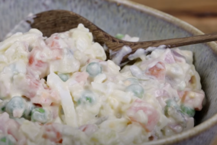 (VIDEO) Jedini pravi recept za rusku salatu: Tajna je u 2 stvari koje rijetko koja domaćica zna