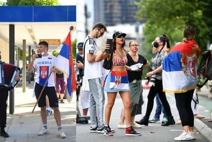 SRBI NA ULICAMA MELBURNA Đokovićevi navijači se okupili kao znak podrške (FOTO,VIDEO)